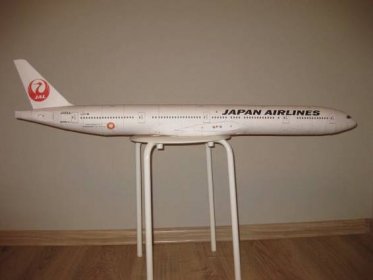Boeing 777-300ER by Canon in a livery JAL. Scale: 1:72. | Paperflug.ru