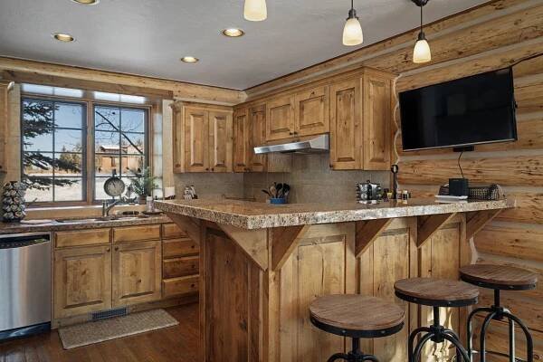 Eagle's Nest Cabin - Victor Idaho