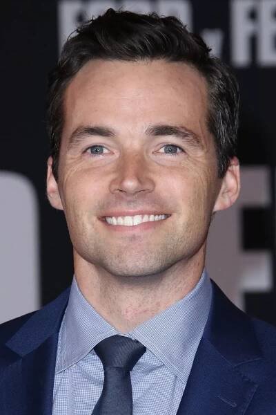 Ian Harding herec
