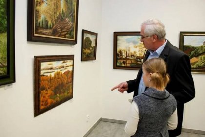 Malíř samouk Pavel Bělovský ukázal poprvé své obrazy veřejnosti
