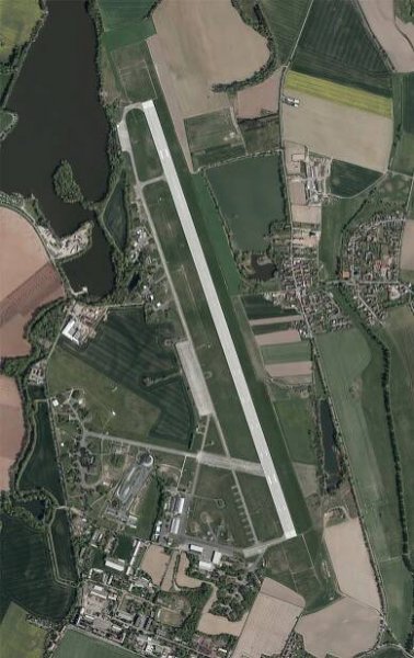 Soubor:Letiště Hradec Králové - ČÚZK (2022).jpg