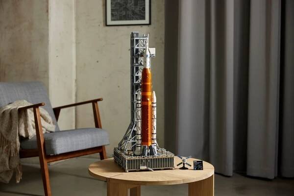 Fotka: Space Launch System od LEGO
