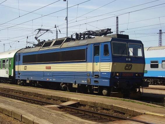 Soubor:Cercany-lokomotiva 363.jpg