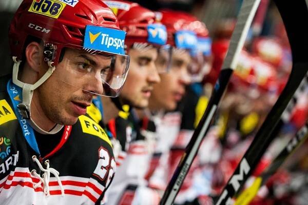 Kometa přestřílela Plzeň, Třinec musel otáčet. Derby pro Litvínov