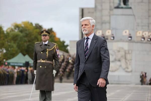 Petr Pavel slaví 62 let: Po stěhování, premiéře u metálů a výjezdu s Evou oslava narozenin