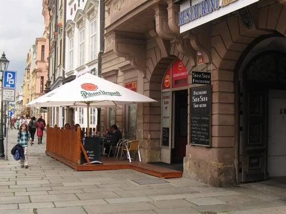 U restaurací vyrostly předzahrádky! Město chystá kontroly! - QAP.cz