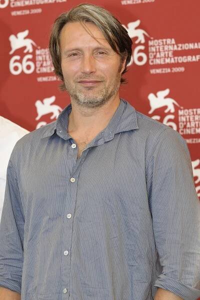 Soubor:Mads Mikkelsen.jpg – Wikipedie