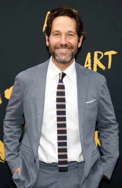 Paul Rudd poses at the opening night of the play "ART" on Broadway