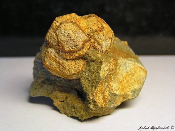 pseudoleucit