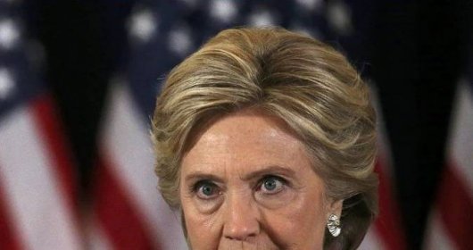 Svědek popsal běs poražené Clintonové: Ječela, sprostě klela a házela věcmi