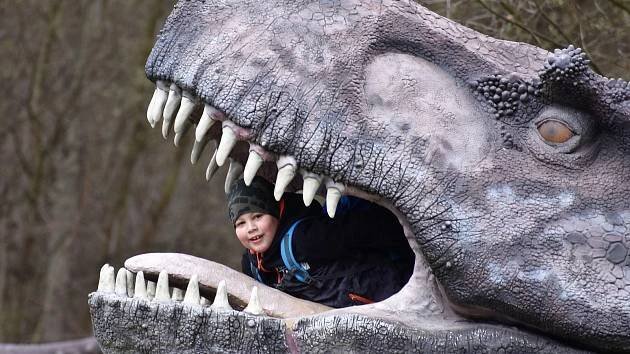 Navštivte s dětmi DinoPark. Dinosauři sice vymřeli, ale stále nás v Česku baví