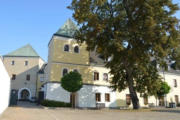 Velká Bystřice a Hotel Zámek - Městečko