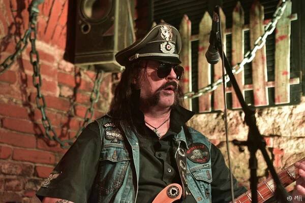 FOTOREPORT: Ani Lemmy by se za jejich výkon nestyděl. Tribute band Motörreptile-Motörhead ovládl plzeňský Parlament