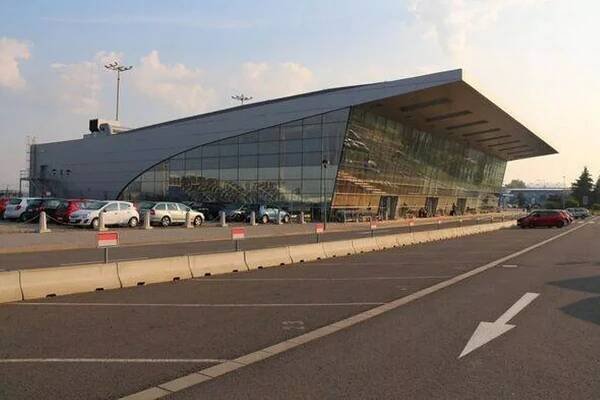 letiště leoše janáčka ostrava - ostrava - stock snímky, obrázky a fotky