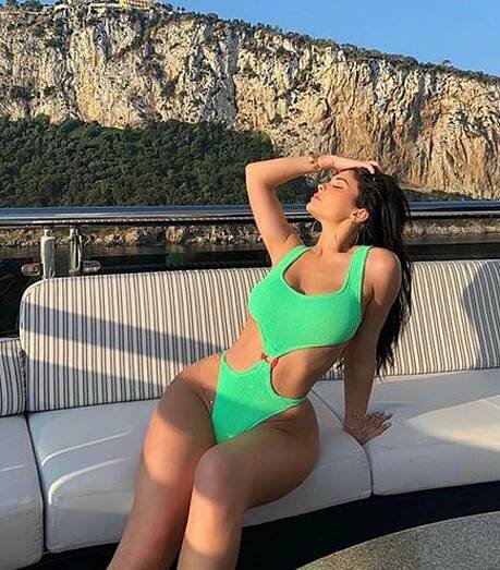 Kylie Jennerová odhalila své bujné vnady: Sexy oslava narozenin!