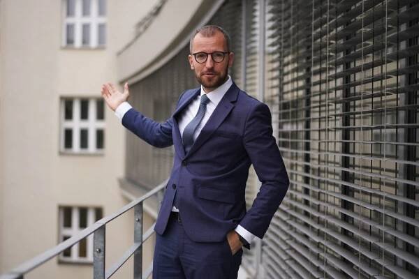 Městských částí je moc, prospěla by redukce, říká nový starosta Prahy 6 Jakub Stárek