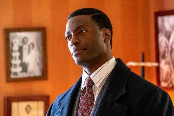 Město na kopci - Extra bílej a extra blbej - Z filmu - Aldis Hodge