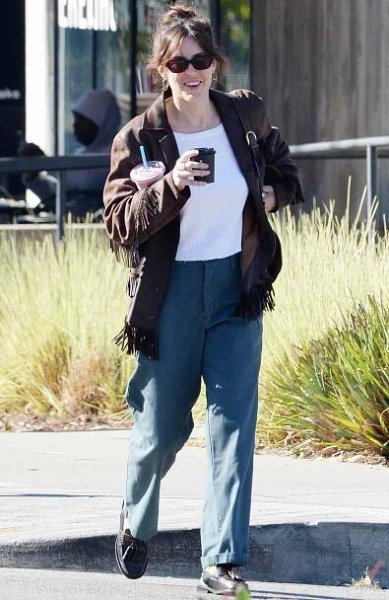 Scout Willis is all smiles after celebrating her mother Demi Moore's first acting award at the Golden Globes