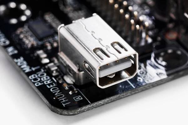 Thunderbolt 5: 240W nabíjení a 120Gb/s propustnost v příštím roce