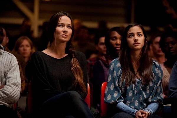 Falling Skies - The Price of Greatness - Z filmu - Moon Bloodgood, Seychelle Gabriel