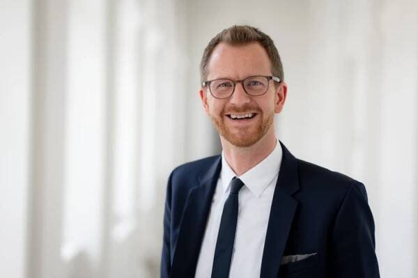 Mag. Daniel Holzer