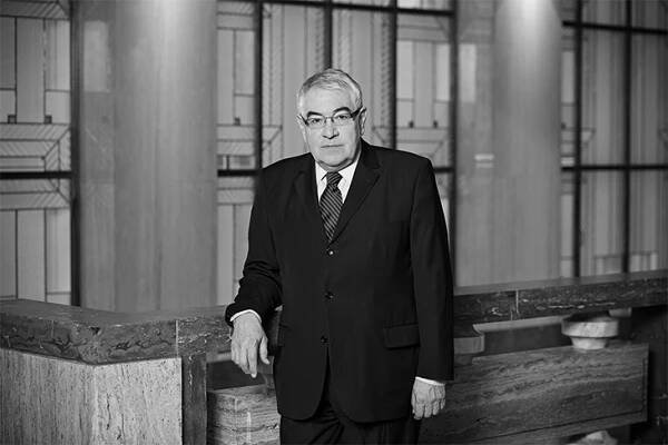 Zemřel bývalý člen bankovní rady profesor Kamil Janáček