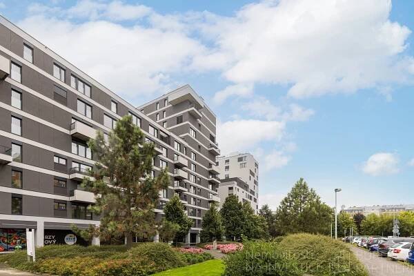 Pronájem bytu 2+kk s lodžií a garážovým stáním - 57 m2, Hábova, Praha 13 - Stodůlky | Bureš & partneři s.r.o.