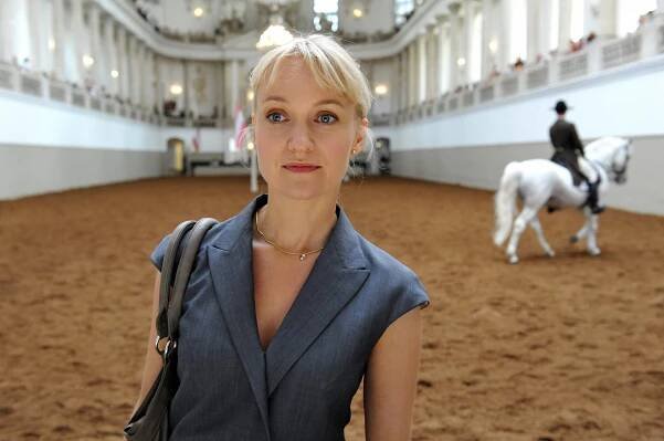 Das Glück dieser Erde - Die Heimkehr - Z filmu - Eva Herzig