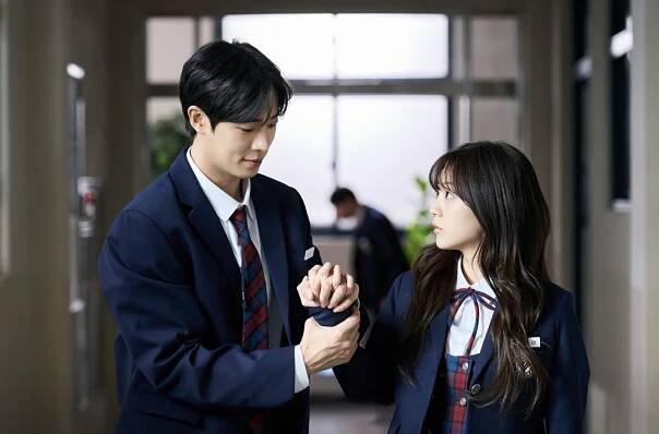 Head Over Heels Episode 10 Review: A Shocking Death That Pierces the Heart 3