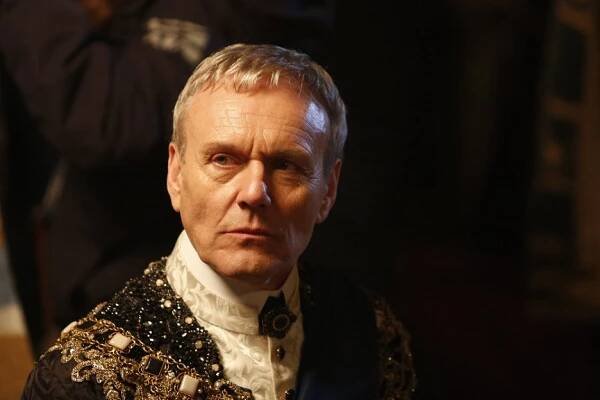 Still Star-Crossed - In Fair Verona, Where We Lay Our Scene (E01) (2017)