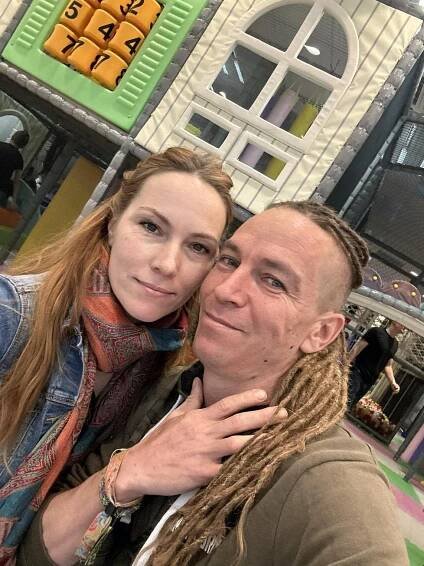 Den dětí: Pekarová s neteří a Bartoš v herničce. Který politik vytáhl foto z dětství?