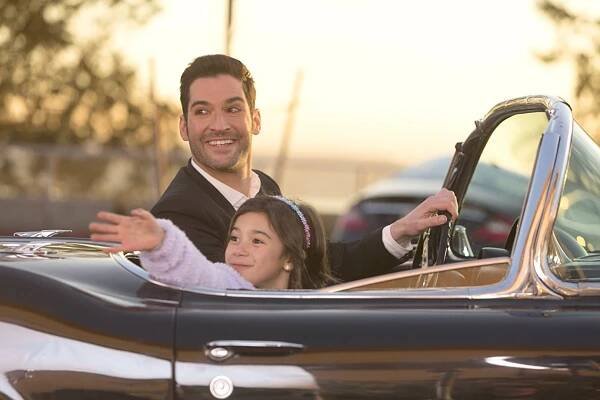 Lucifer - Malý zrádný parazit - Z filmu - Tom Ellis, Scarlett Estevez
