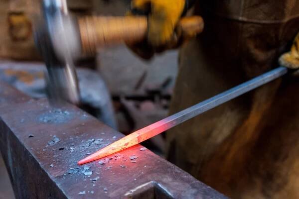 Hot-Metal-Works-Blacksmith-Exprience-Day+Drawing-Down-Workshop | Kvako.cz