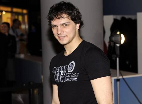 Už nechci být hodný kluk. Asi budu muset vykrást banku, říká herec Filip Cíl