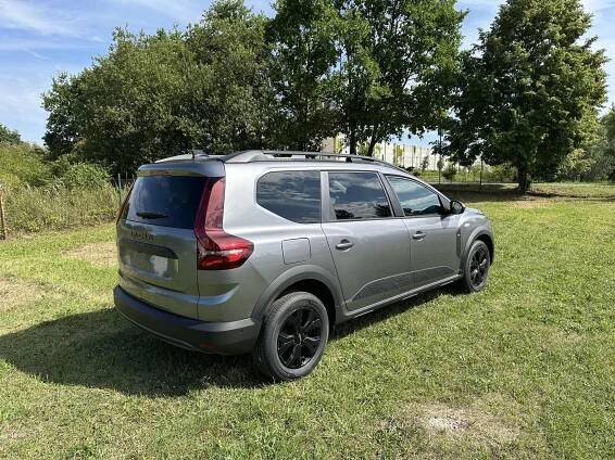 Pyramida Průhonice - Dacia Jogger Extreme Eco-G 100 5 míst