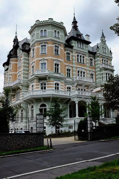 Karlovy Vary Petra Velikého 583-16 Thomayer.jpg