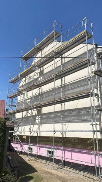Pronájem fasádní lešení, včetně montáže i demontáže