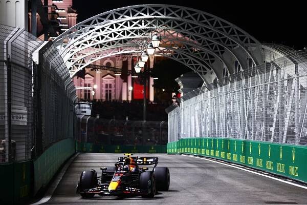 Totální zkrat Red Bullu, Stroll to rozstřelil! Kdo vyhrál šílenou kvalifikaci v Singapuru? - Ruik.cz