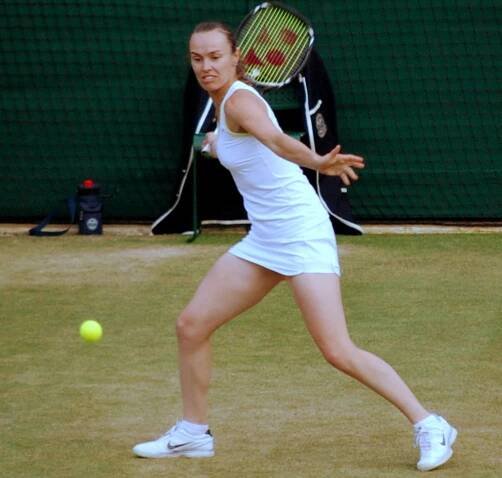Soubor:Martina Hingis Wimbledon 2011 crop.jpg – Wikipedie