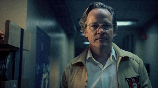 Fotka: Peter Sarsgaard coby Roone Arledge, zkušený šéf ABC Sports
