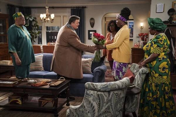 Bob miluje Abisholu - Ralph Lauren and Fish - Z filmu - Barry Shabaka Henley, Billy Gardell, Gina Yashere, Folake Olowofoyeku