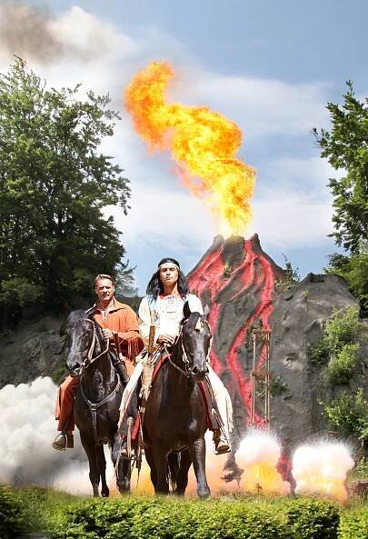 Indians in front of the volcano © Elspe Festival
