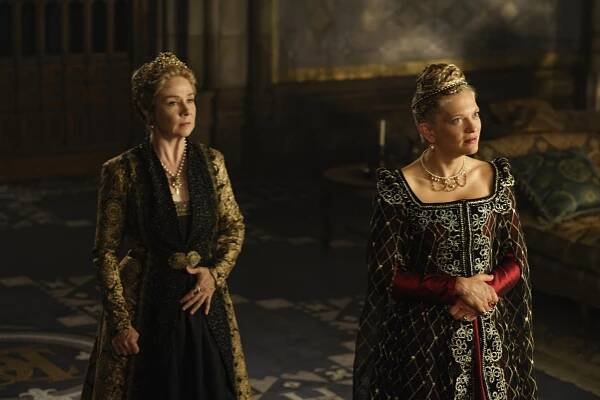 Království - Hanging Swords - Z filmu - Megan Follows, Anastasia Phillips