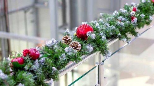 Inspirujte se 5 snadnými tipy, jak na zimní a vánoční výzdobu balkonu – eXtra.cz
