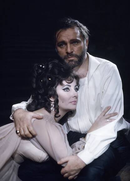 Richard Burton in Character as Doctor Faustus Wallpaper