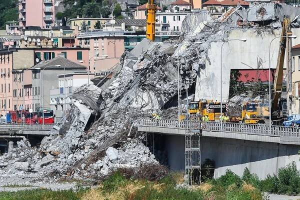 Video ukázalo obří trhlinu na mostě v Janově minuty před tragédií: Mohla za smrt 43 lidí?