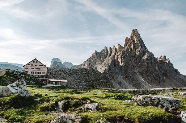 views of rifugio Locatelli (Dreizinnenhütte)  
