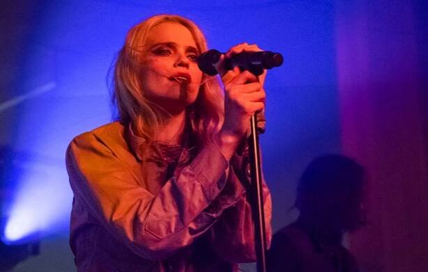 Fans fly “Free Sky Ferreira” banner over Capitol Records in latest protest