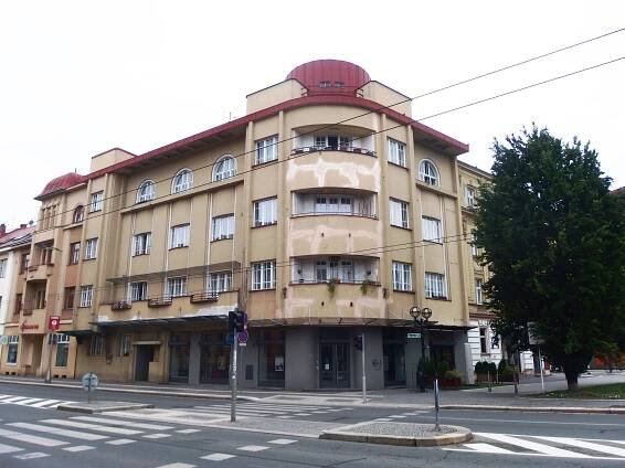 Soubor:Hradec Králové, Gočárova 2.jpg – Wikipedie