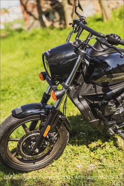 Fotogalerie Keeway V302 C vs. UM Renegade Freedom 300: Harleye pro juniory | Motorká
